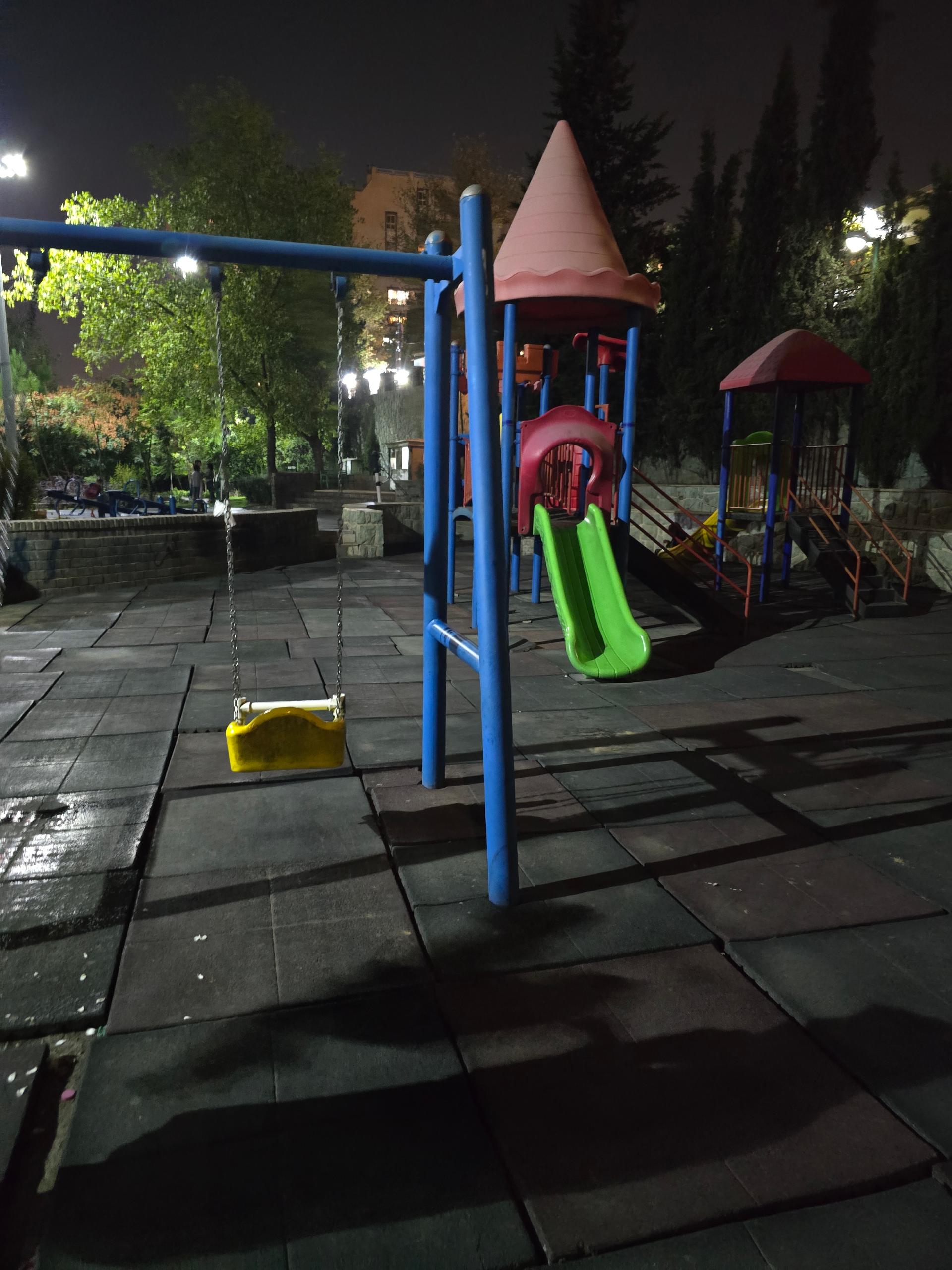 عکس زمین بازی کودک