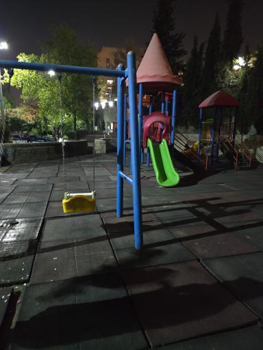 عکس زمین بازی کودک