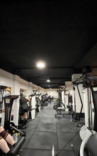 باشگاه بدنسازی پویا VIP