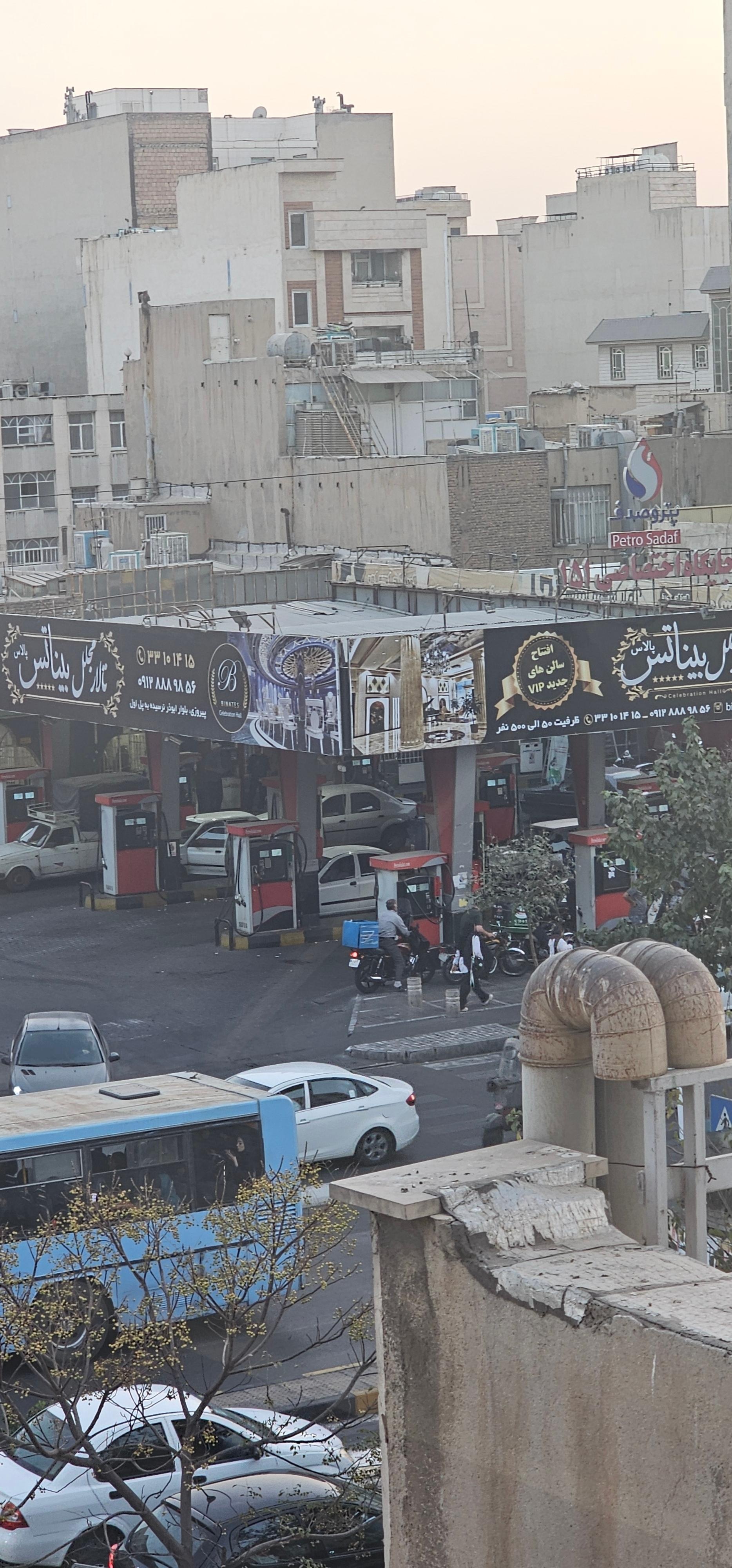 عکس پمپ بنزین 151 پیروزی