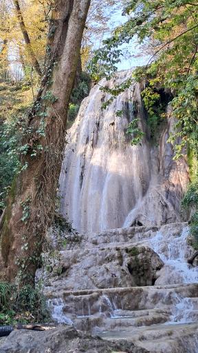 عکس آبشار آهکی اسکیلیم