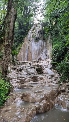 عکس آبشار آهکی اسکیلیم