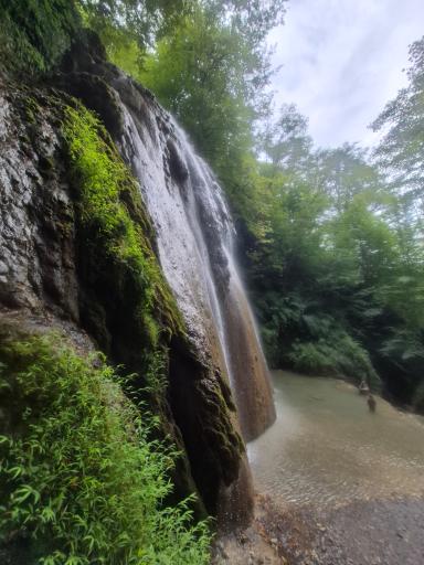 عکس آبشار آهکی اسکیلیم