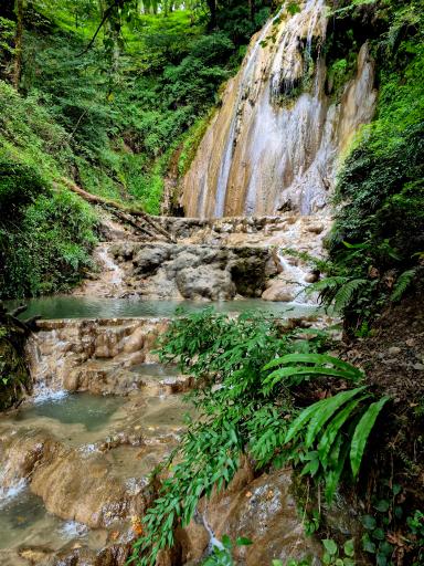 عکس آبشار آهکی اسکیلیم