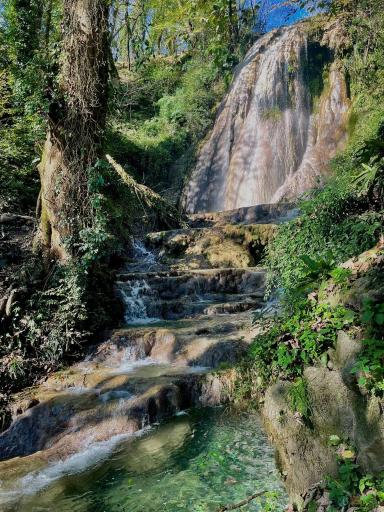 عکس آبشار آهکی اسکیلیم