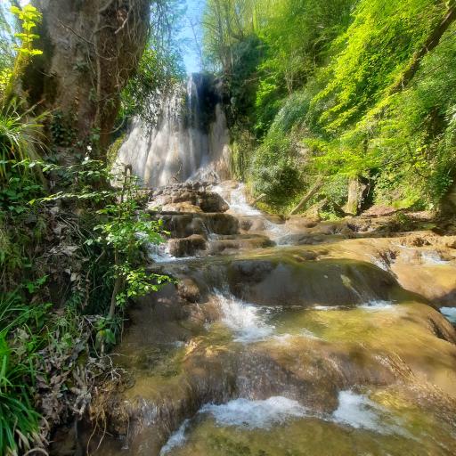 عکس آبشار آهکی اسکیلیم