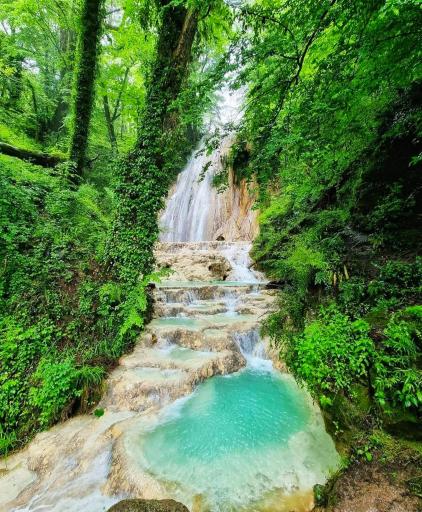 عکس آبشار آهکی اسکیلیم