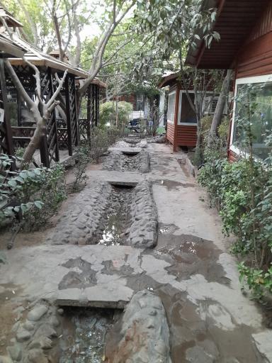 عکس باغچه رستوران آب و آتش