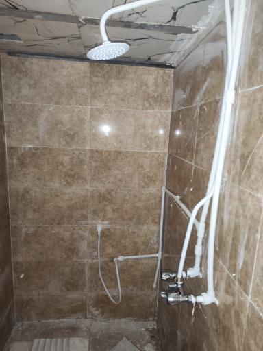 عکس استراحتگاه و پارکینگ مقدم 