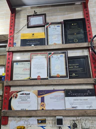 عکس تعویض روغنی و خدمات لاستیک پارسیان