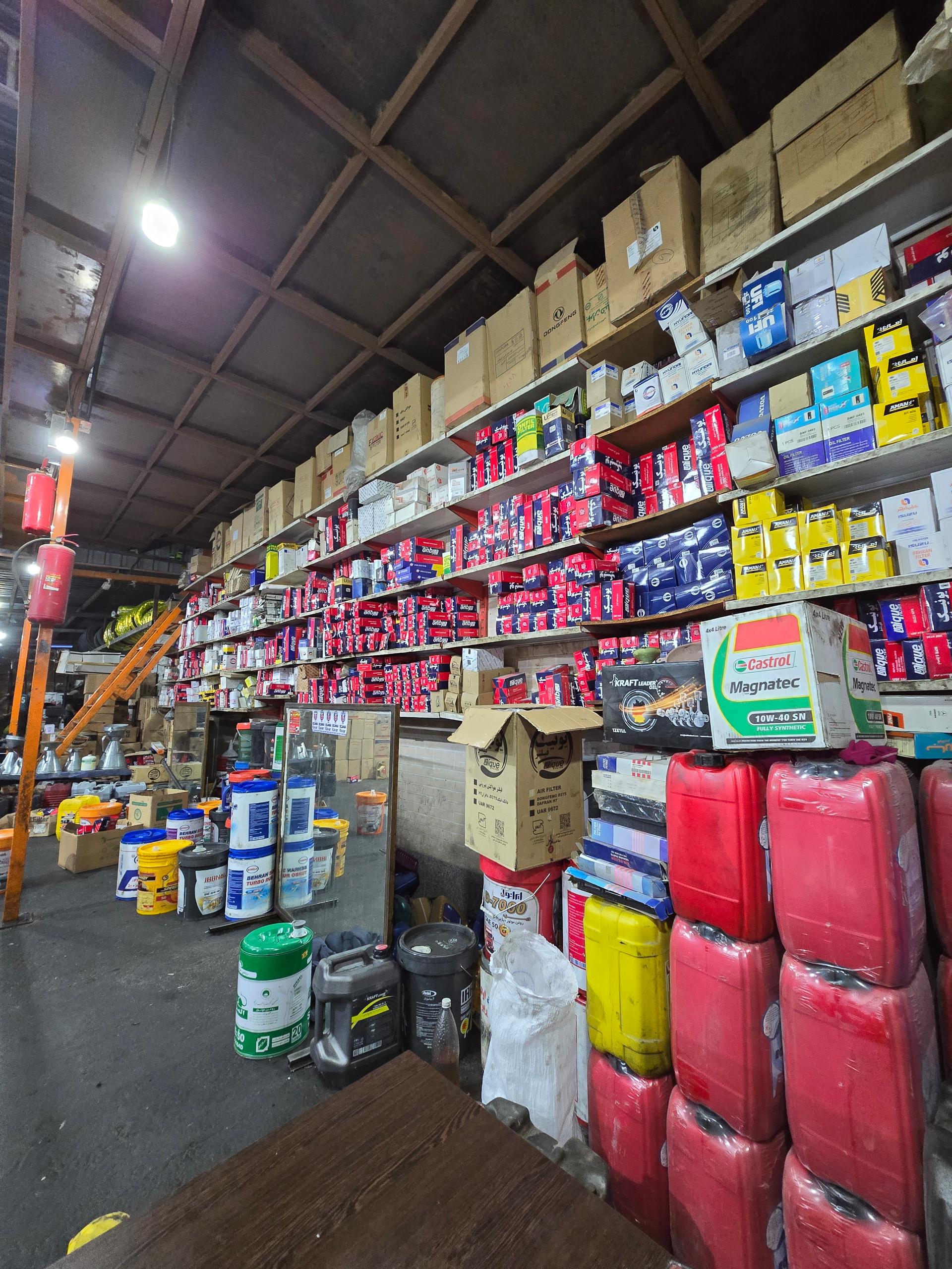 عکس تعویض روغنی و خدمات لاستیک پارسیان