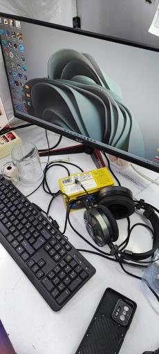 عکس موبایل و کافی نت صبح صادق