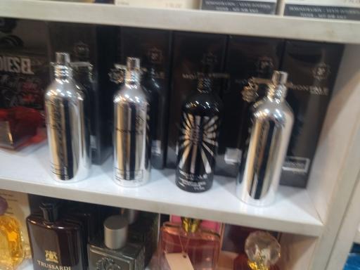 عکس فروشگاه تسترمن