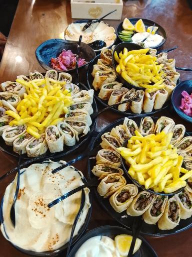 عکس أیوب شاورما لبنان