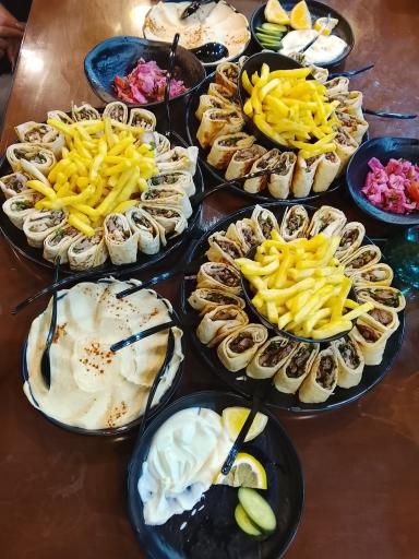 عکس أیوب شاورما لبنان