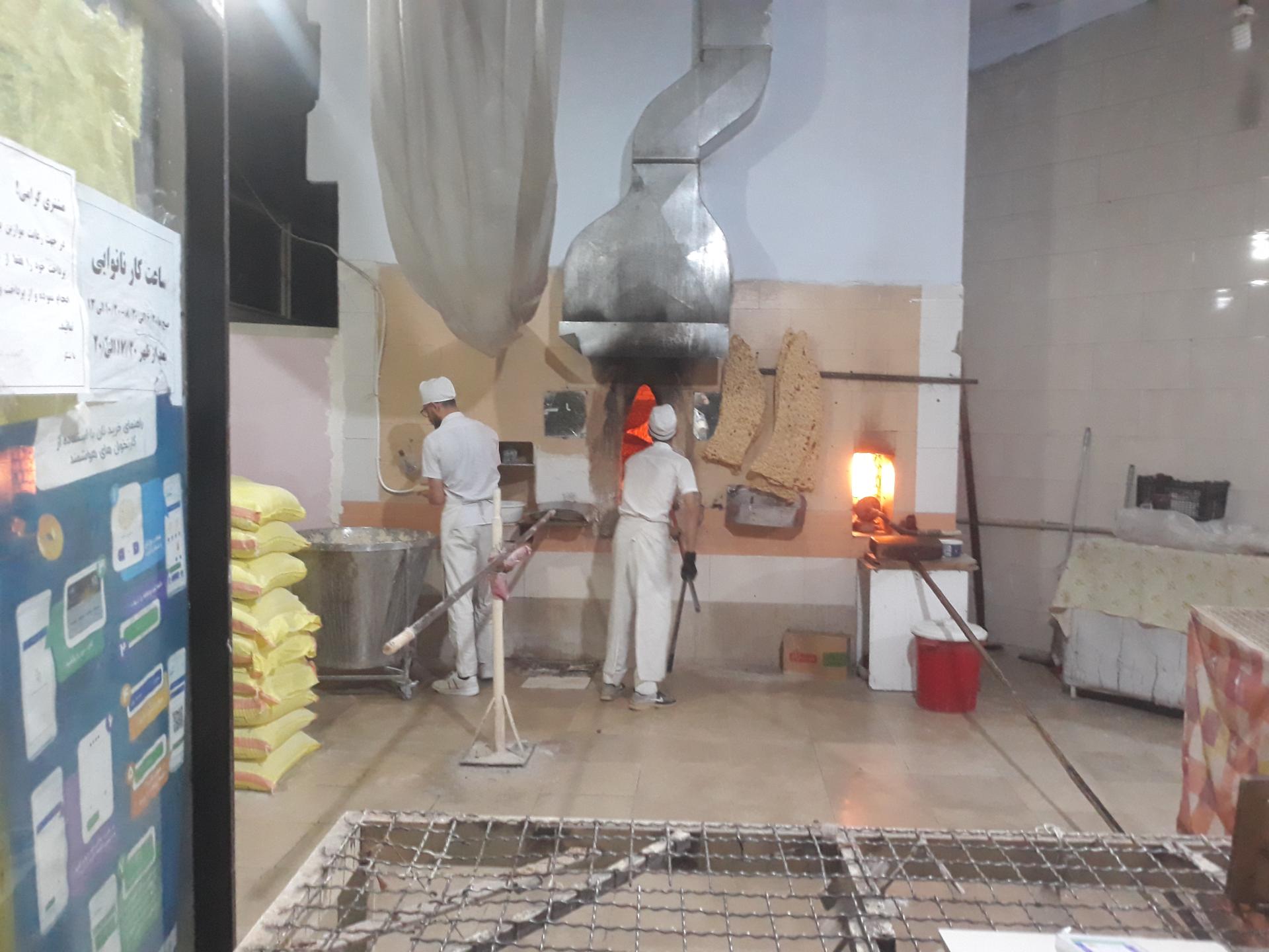 عکس نانوایی سنگک و تافتون