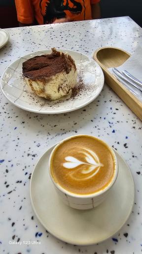 عکس رستوران هِلو شف زعفرانیه