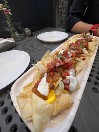 عکس رستوران هِلو شف زعفرانیه