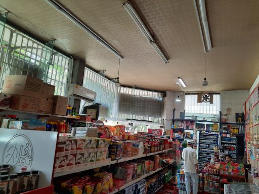 عکس سوپر مارکت ولی عصر 