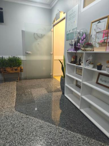 عکس مطب خانم دکتر معینی