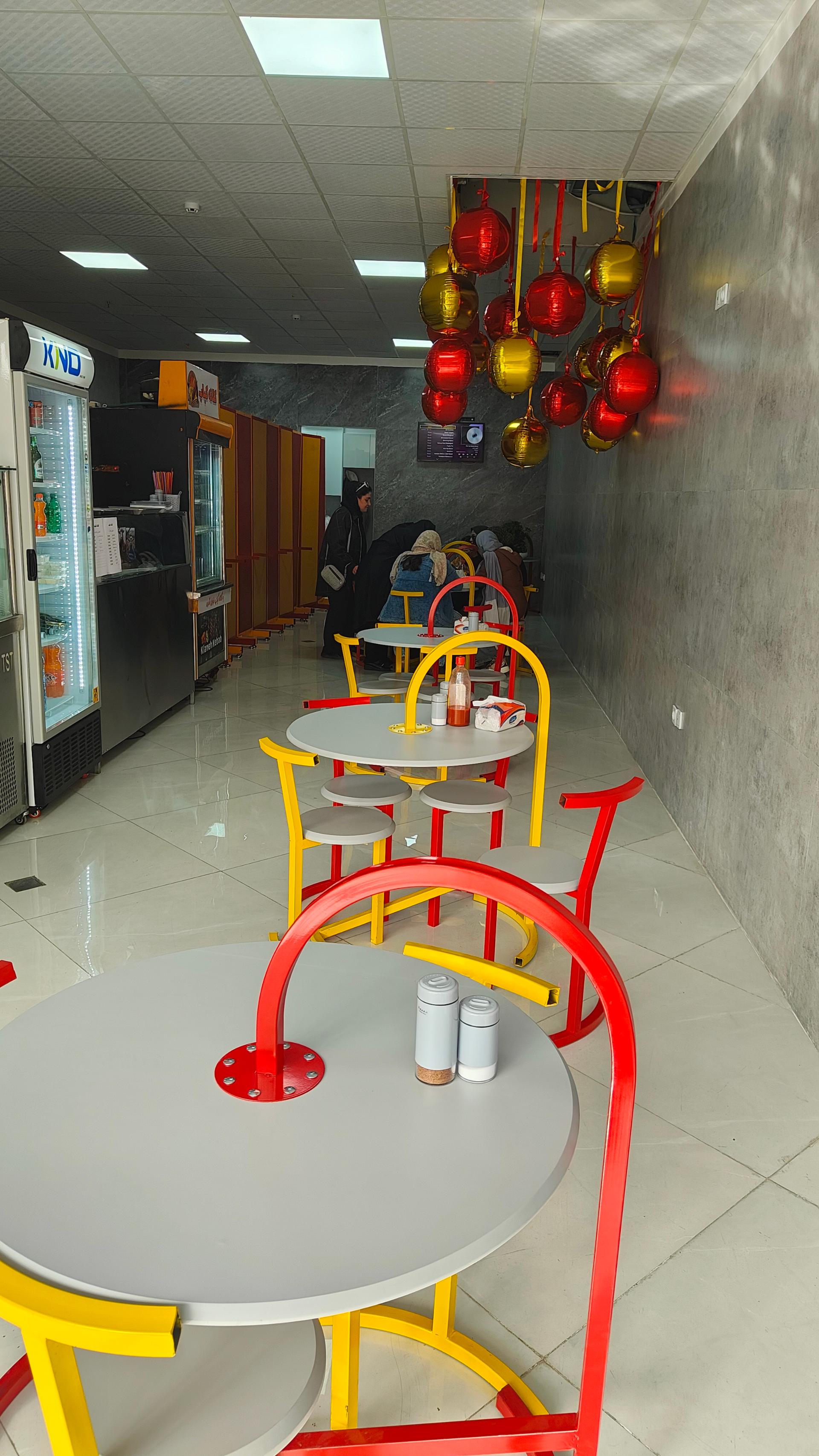 عکس آقای کلانه کباب شعبه بهشت