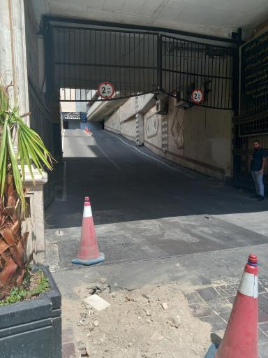 عکس پارکینگ طبقاتی مجتمع ظفر