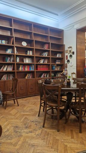 عکس عمارت آفرید