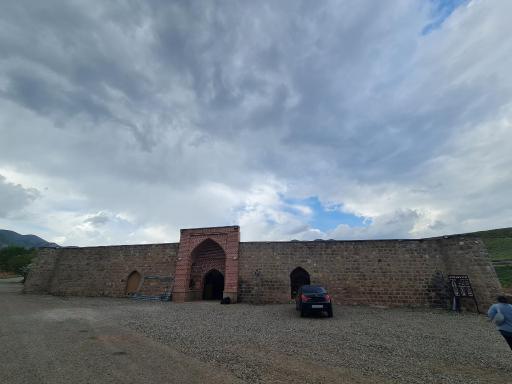 عکس کاروانسرای شاه عباسی گویجه بئل