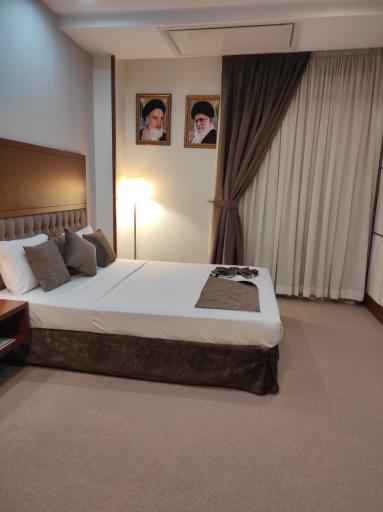 عکس هتل لاله ثامن