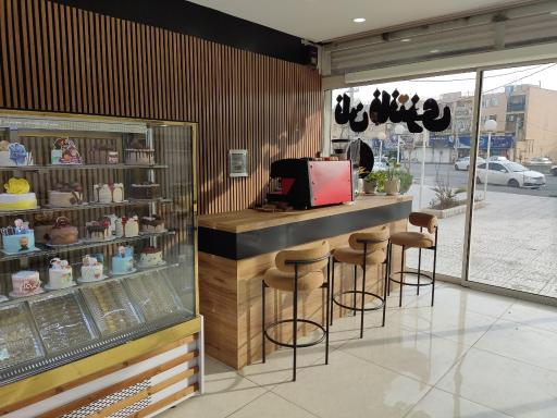 عکس شیرینی سرای عطر نان 