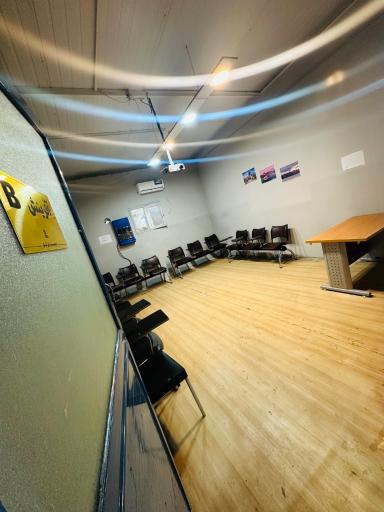 عکس موسسه زبان کیش انگلیسی بزرگسالان