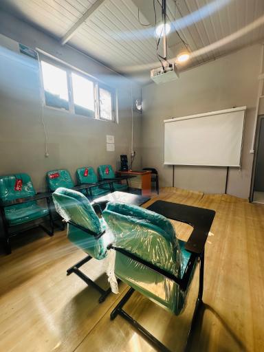 عکس موسسه زبان کیش انگلیسی بزرگسالان