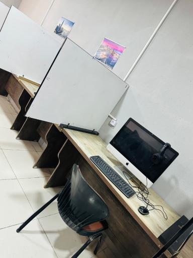 عکس موسسه زبان کیش انگلیسی بزرگسالان