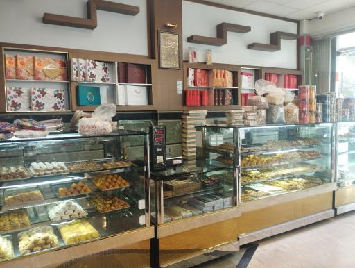 عکس شیرینی سرای کاملیا