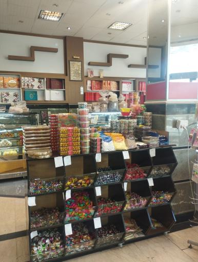 عکس شیرینی سرای کاملیا