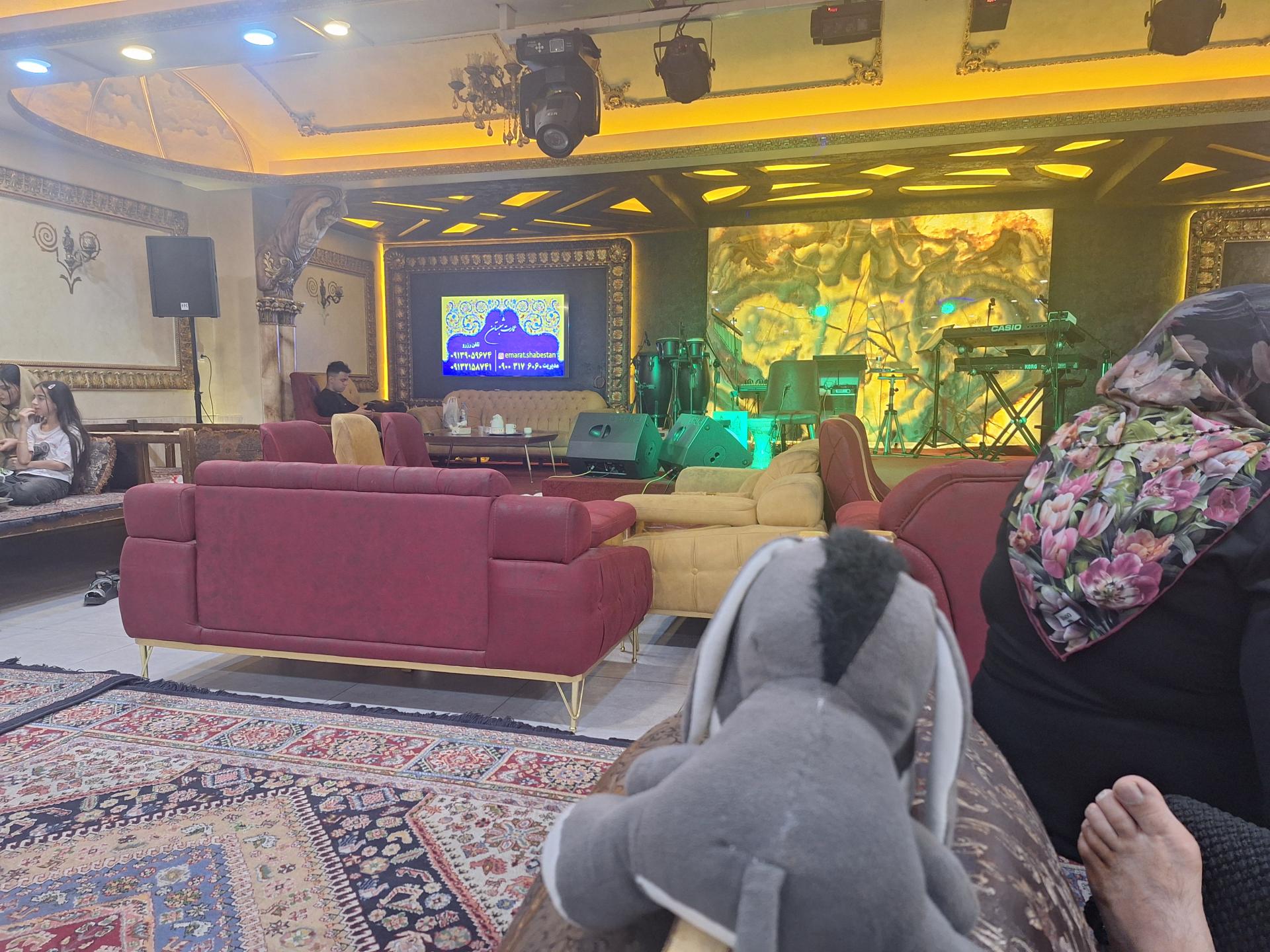 عکس باغ رستوران عمارت شبستان