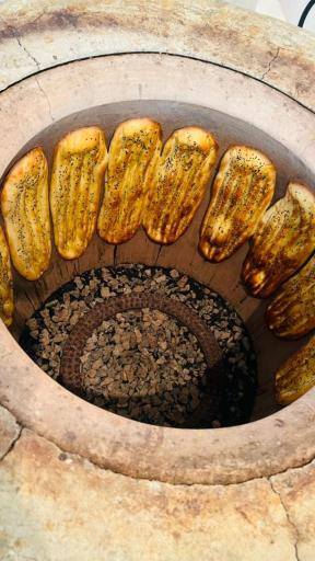 عکس نان محلی و شیرینی جوانه