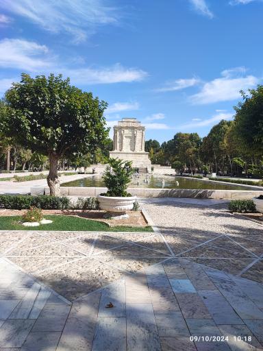 عکس حوض نیلوفر 