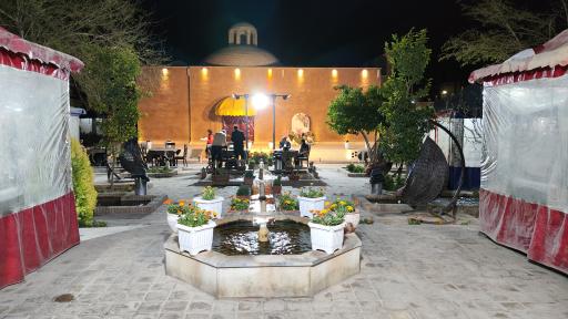 عکس سفره خانه سنتی تنورا