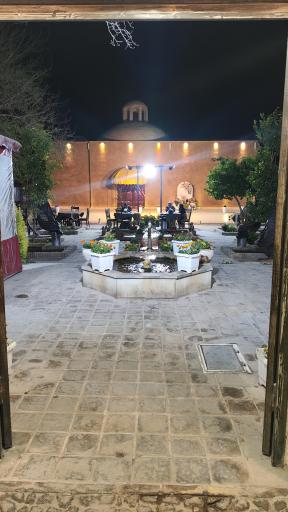 عکس سفره خانه سنتی تنورا