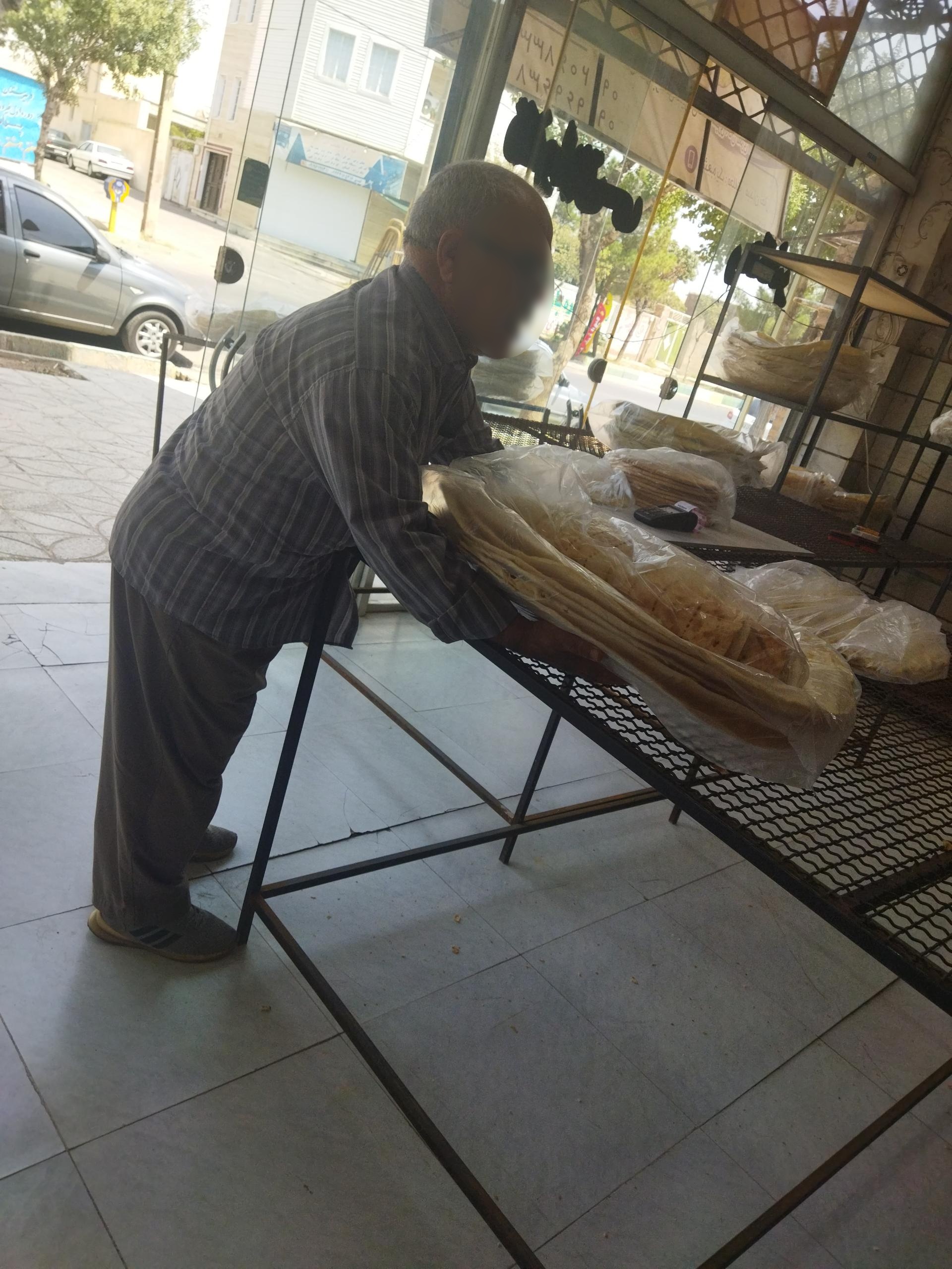 عکس نانوایی سنتی رهگذر