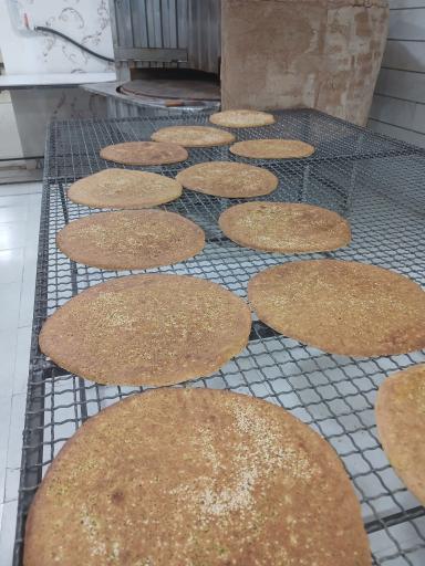 عکس نانوایی سنتی رهگذر