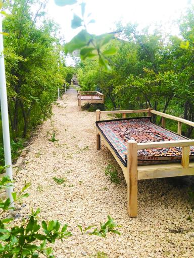 عکس گلاب و عرقیات جهاد سعید فرامرزی