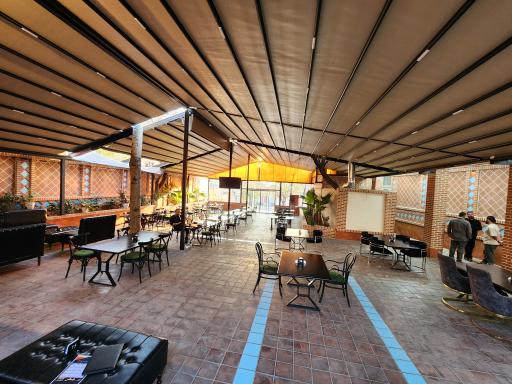 عکس کافه رستوران هناس