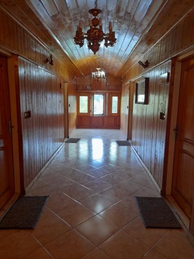 عکس هتل رستوران لاله وحشی