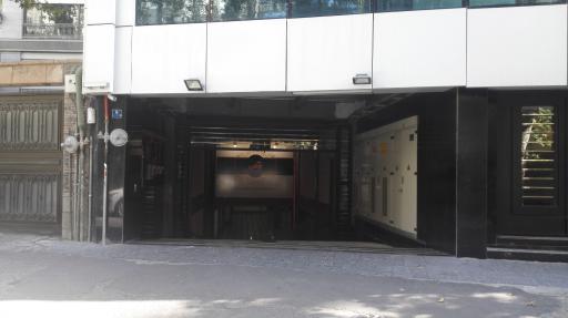 عکس پارکینگ مجتمع تجاری آوان 