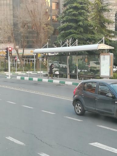 عکس ایستگاه اتوبوس میدان تختی