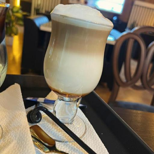 عکس باغ رستوران امپراطور 