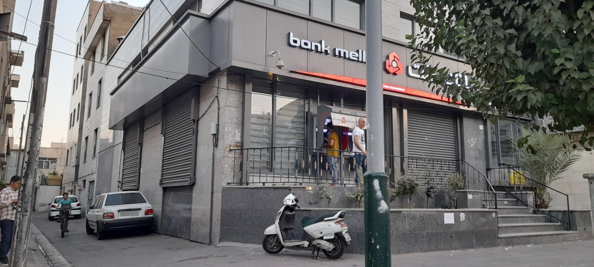 عکس عابر بانک ملت