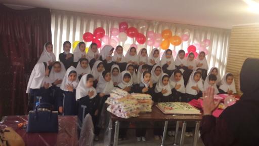 عکس مدرسه دخترانه استقلال